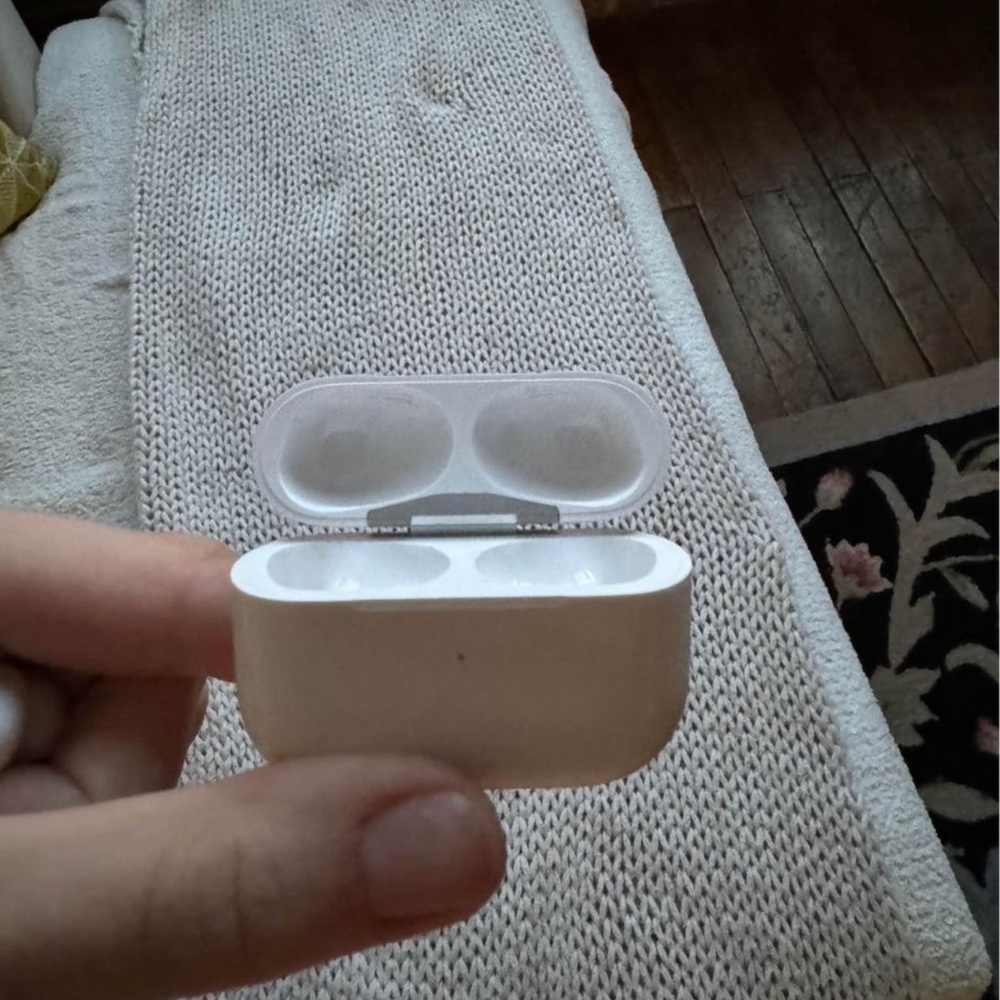 NEW AIRPODS PRO 2nd GEN CHARGING CASE. RECEIPT FROM APPLE IN PHOTOS